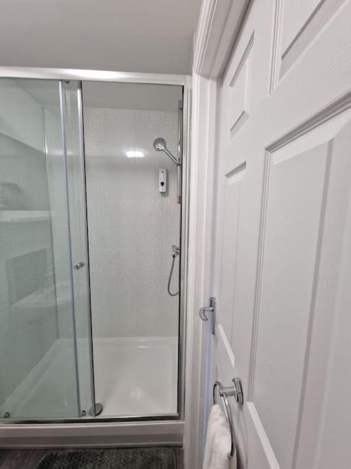 Modern Studio Next To Notts Castle!