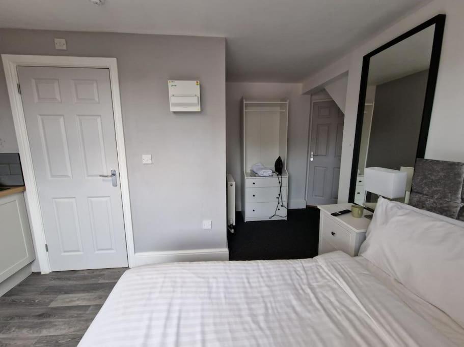 Apartment Modern Studio Next To Notts Castle!