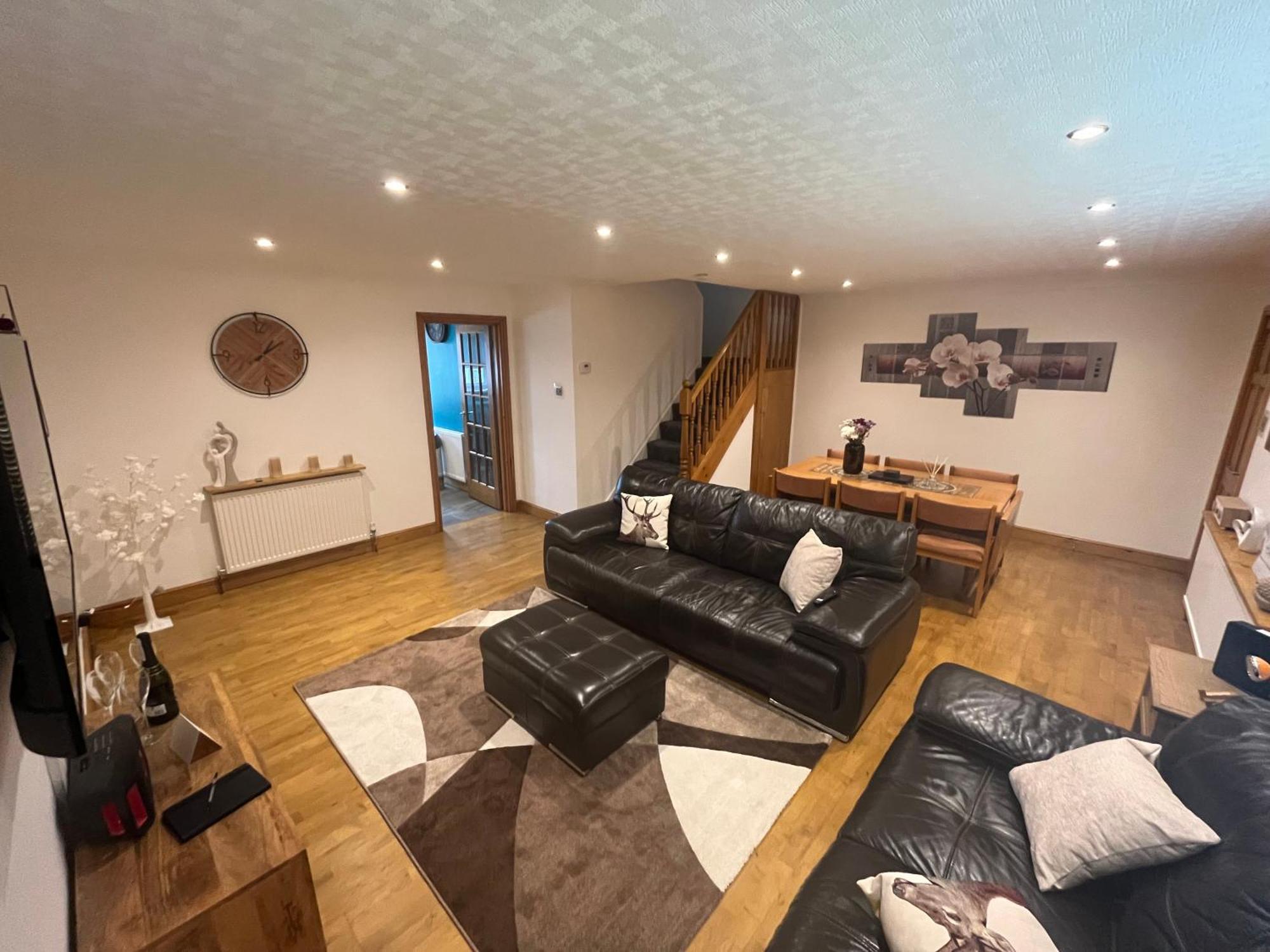 Wilford Charm Spacious 3br Retreat In *