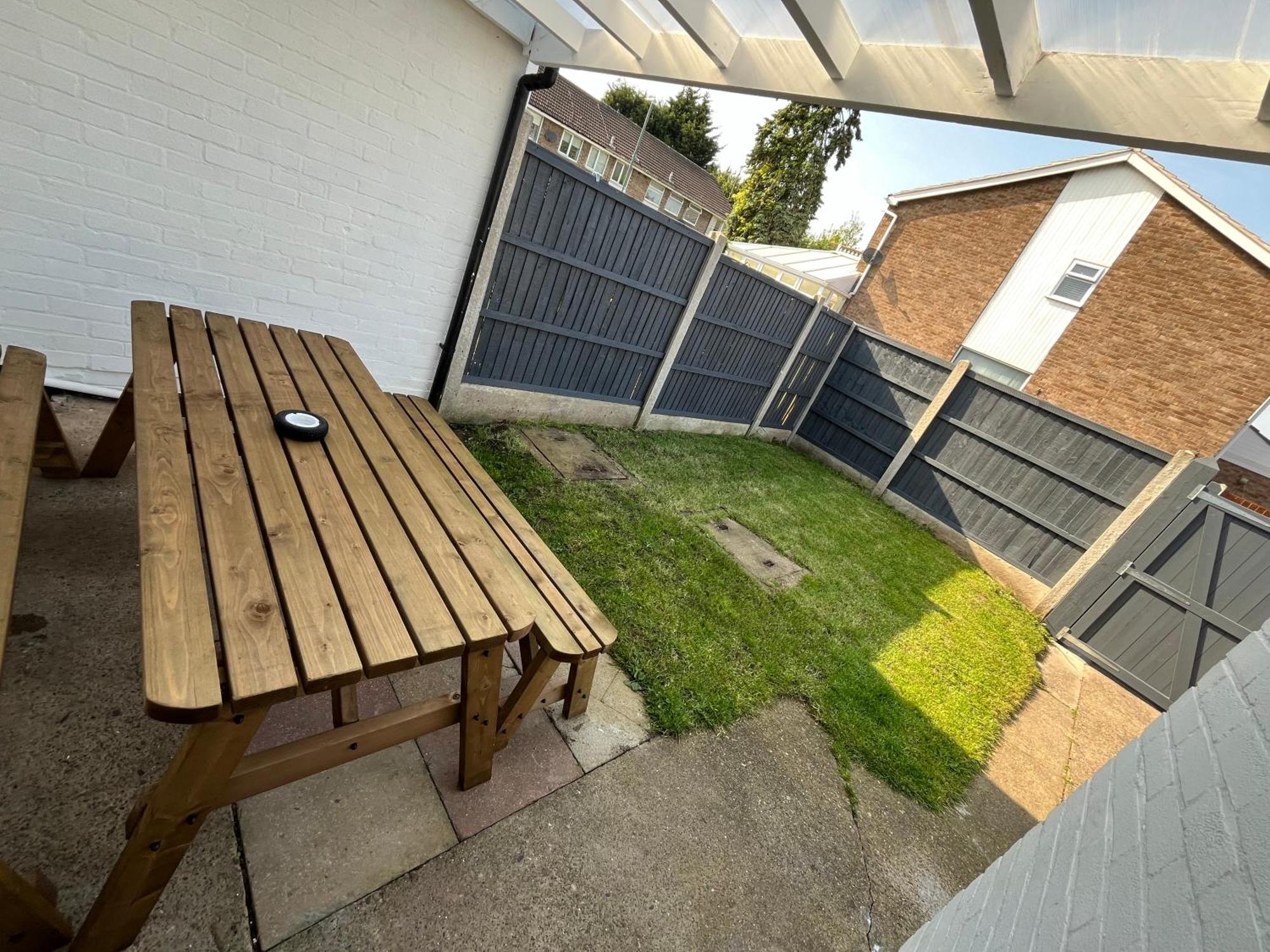 Wilford Charm Spacious 3br Retreat In *