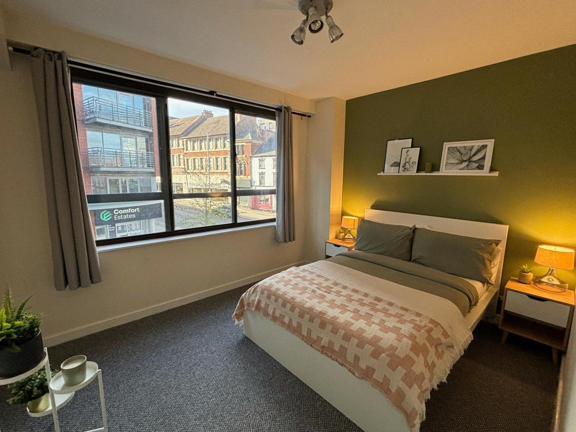 Modern 2 Bdr Flat In Centre With Free Parking