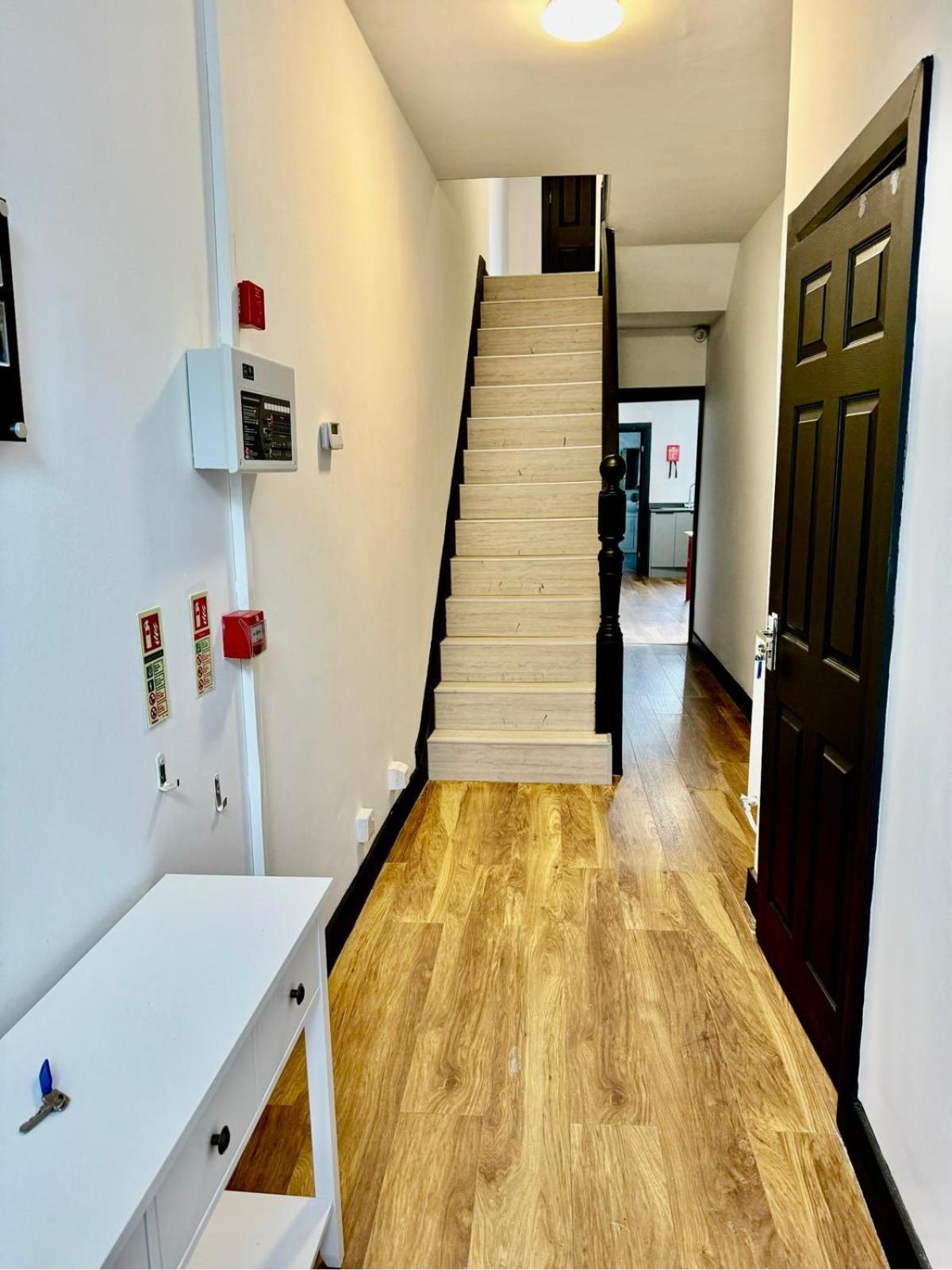 Only, With Shared Bathrooms, Option Of The Entire House If Available-ng6 9fe Nottingham