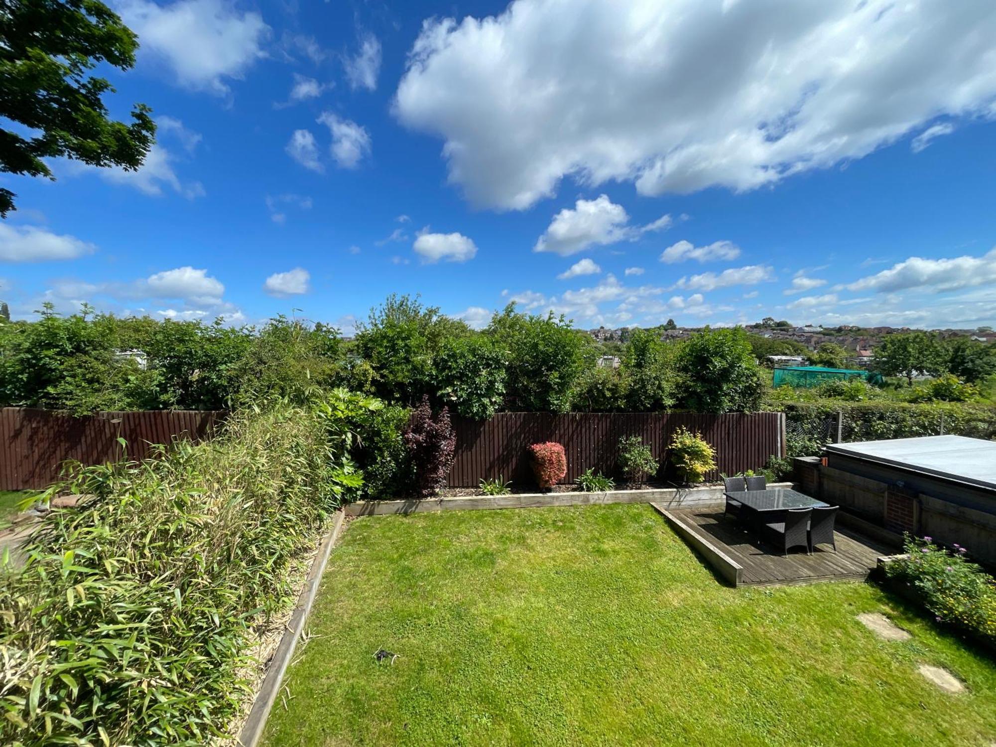 Spacious Four Bed Detached In Holiday home Nottingham