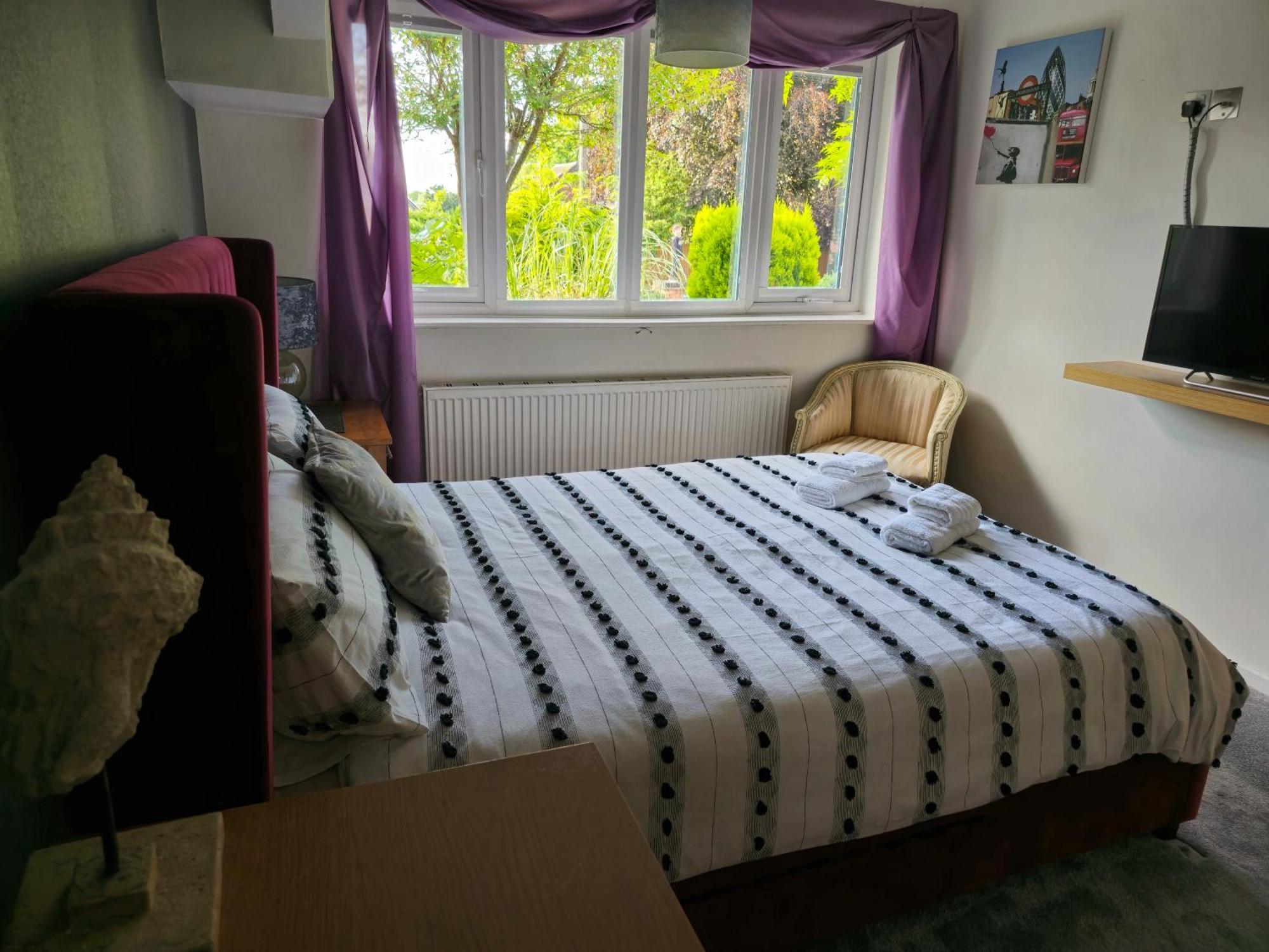 Holiday home Luxurious 1 Bedroom Bungalow With Parking And Private Garden,sleeps 2 *