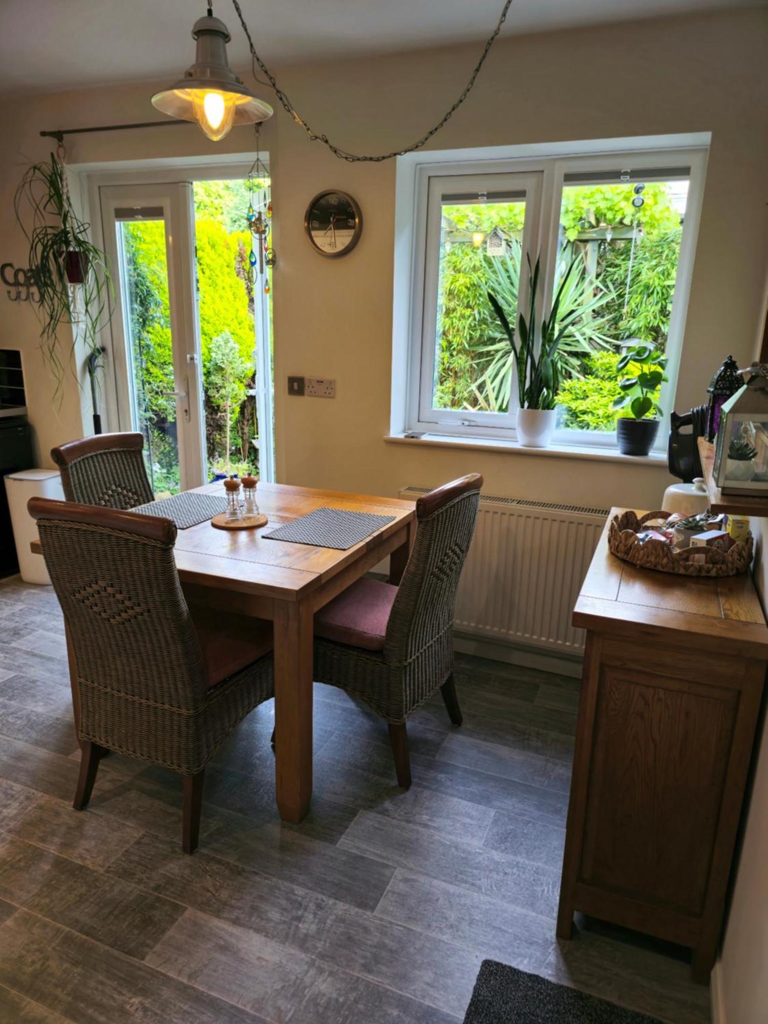 Luxurious 1 Bedroom Bungalow With Parking And Private Garden,sleeps 2 Holiday home