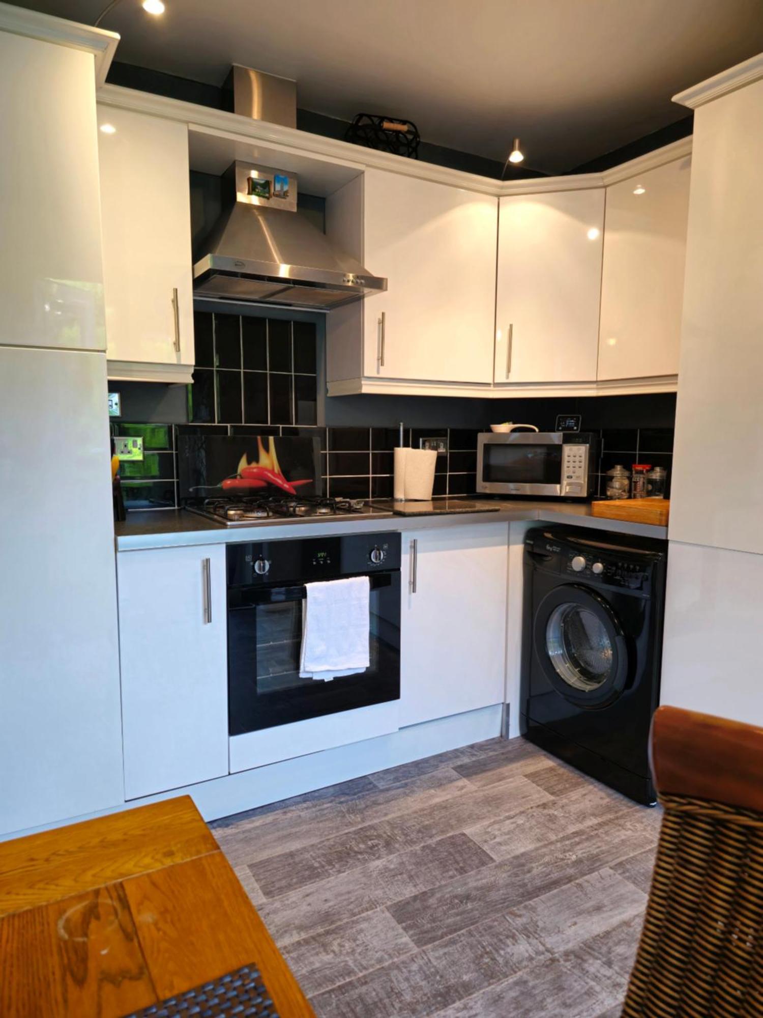 Luxurious 1 Bedroom Bungalow With Parking And Private Garden,sleeps 2 Nottingham