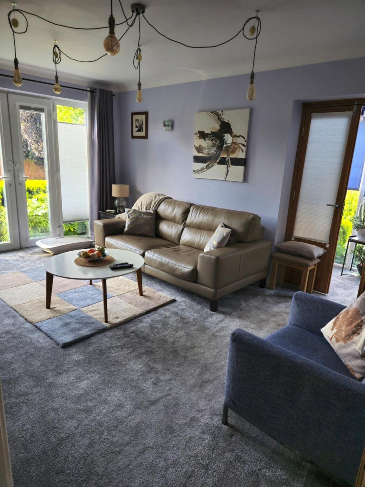 Luxurious 1 Bedroom Bungalow With Parking And Private Garden,sleeps 2 Holiday home Nottingham