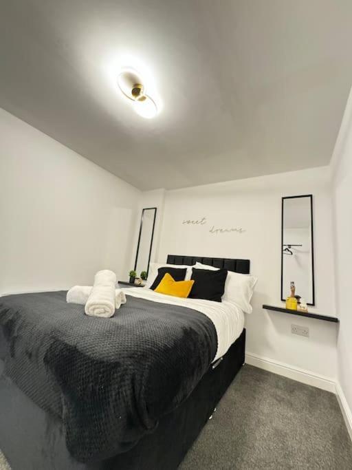 Apartment Luxury Cozy 3 Bed 5mins From - Free Parking! *