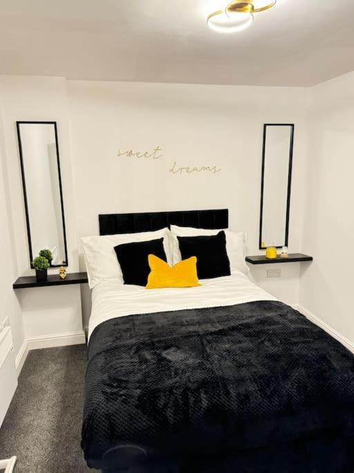 Apartment Luxury Cozy 3 Bed 5mins From - Free Parking! *