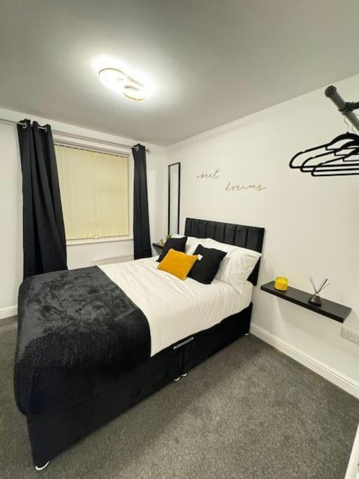 Luxury Cozy 3 Bed 5mins From - Free Parking! Apartment