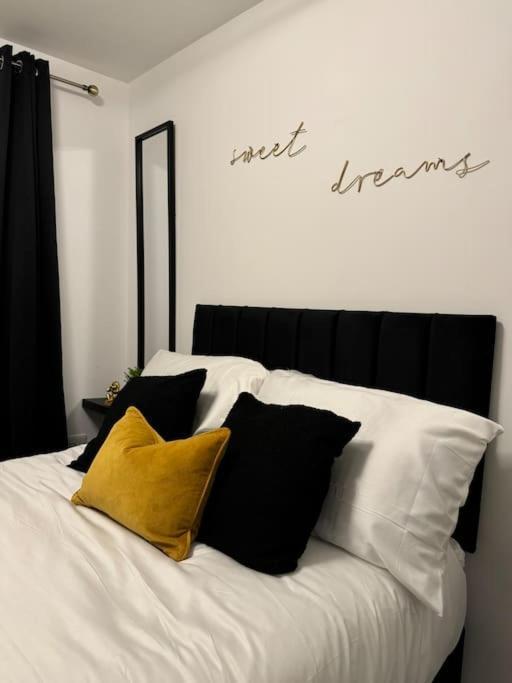 Luxury Cozy 3 Bed 5mins From - Free Parking! Apartment *