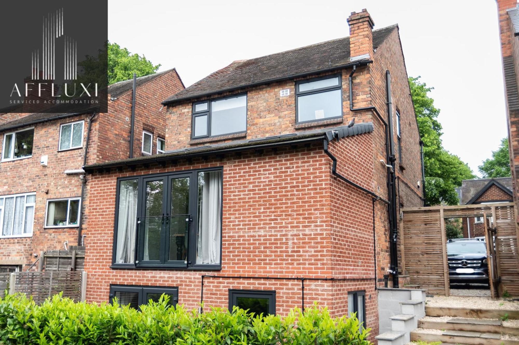 Holiday home Spacious With Garden Sleeps 9 *