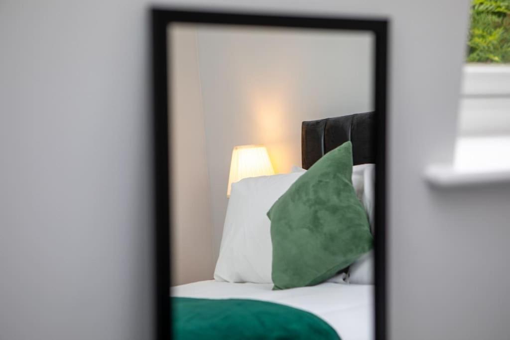 Modern Free Parking Double Bed 5 Apartment