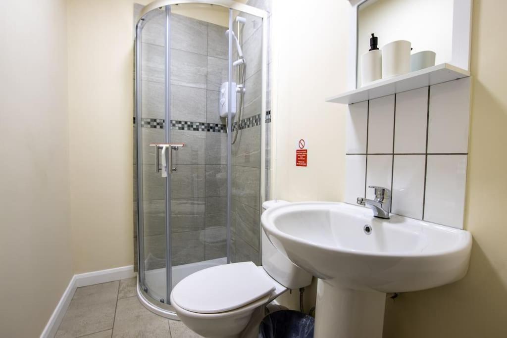 Modern Off-road Parking-twin 3 * Nottingham