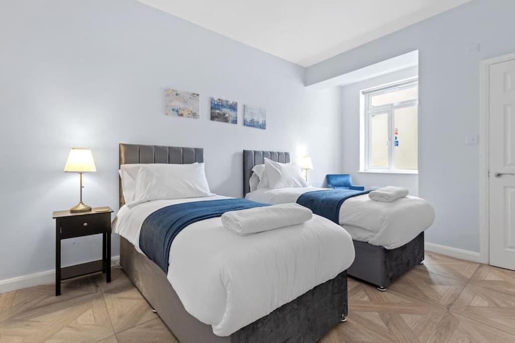 Apartment Modern Off-road Parking-twin 3 *