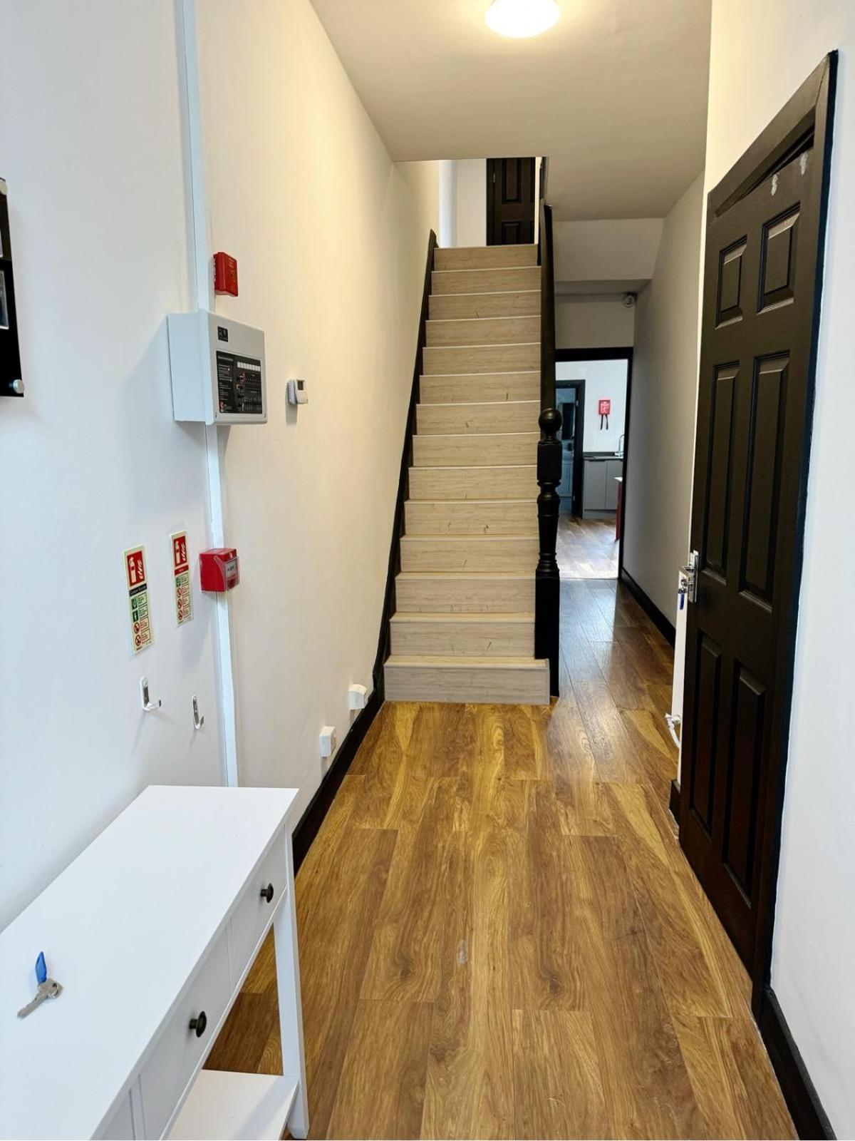 Only, With Shared Bathrooms, Option Of The Entire House If Available-ng6 9fe *