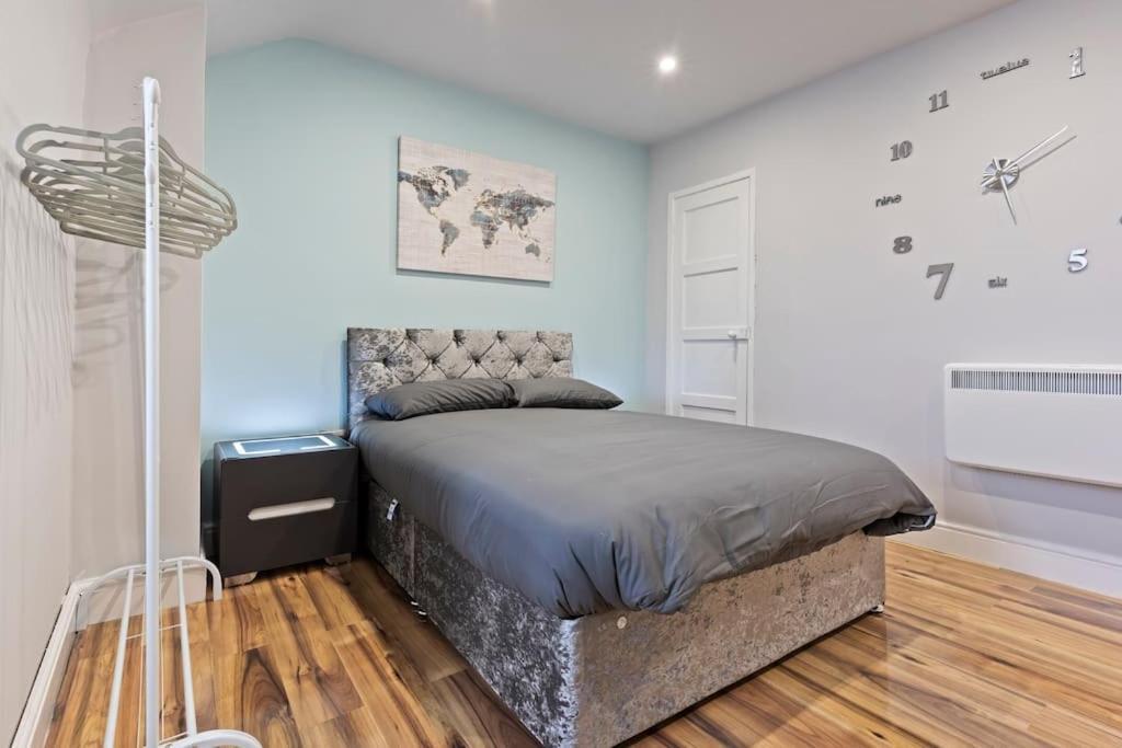 Casa de férias Bella's House 12mins Bus To Motor Point Arena Free Street Parking