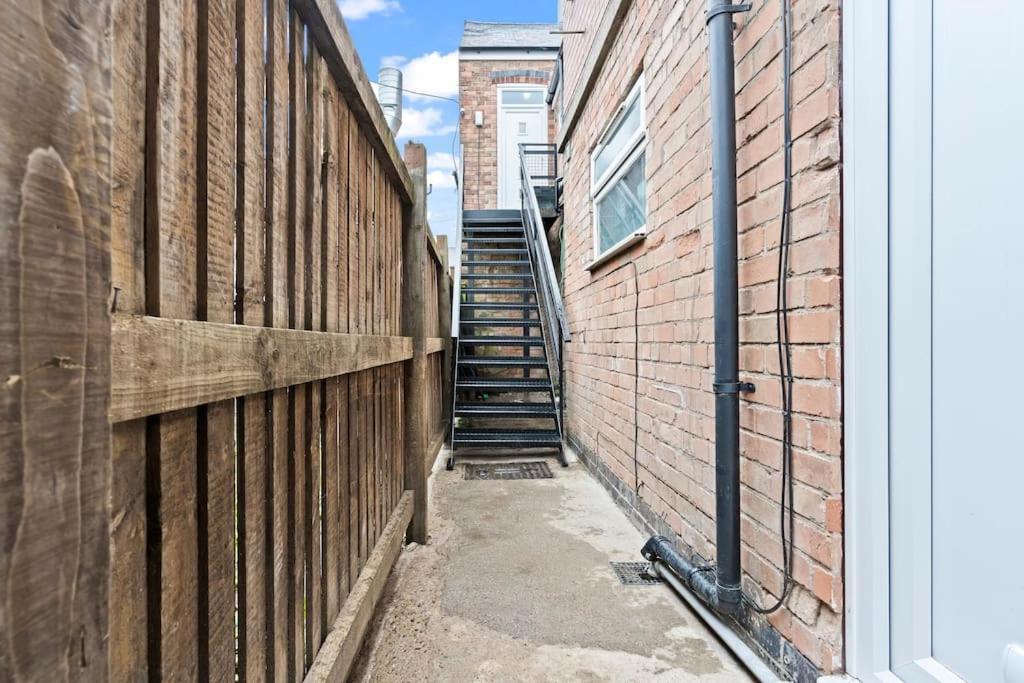 Casa de férias Bella's House 12mins Bus To Motor Point Arena Free Street Parking Nottingham