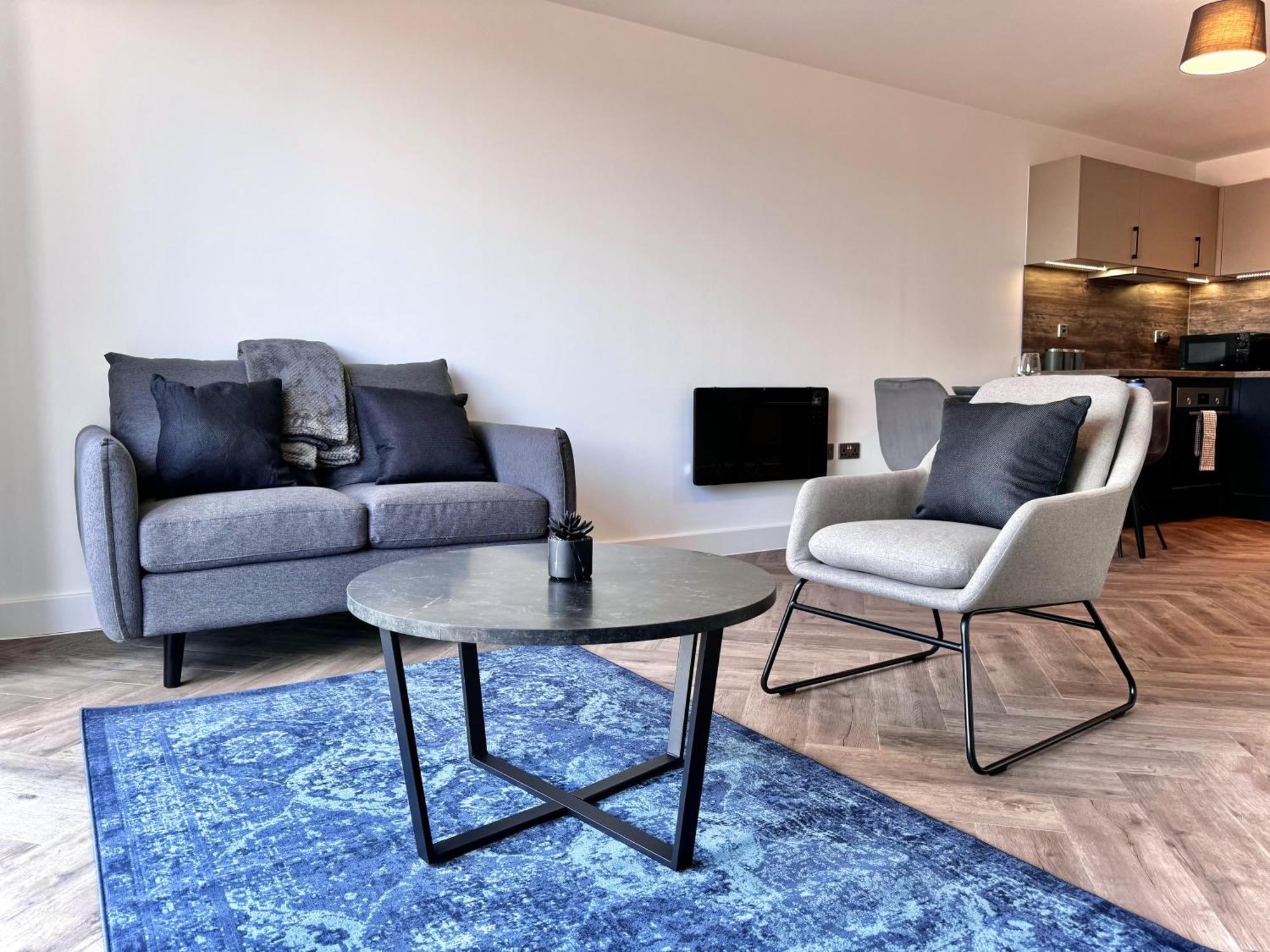Apartment 1 Bed Luxe With Balcony And Free Parking