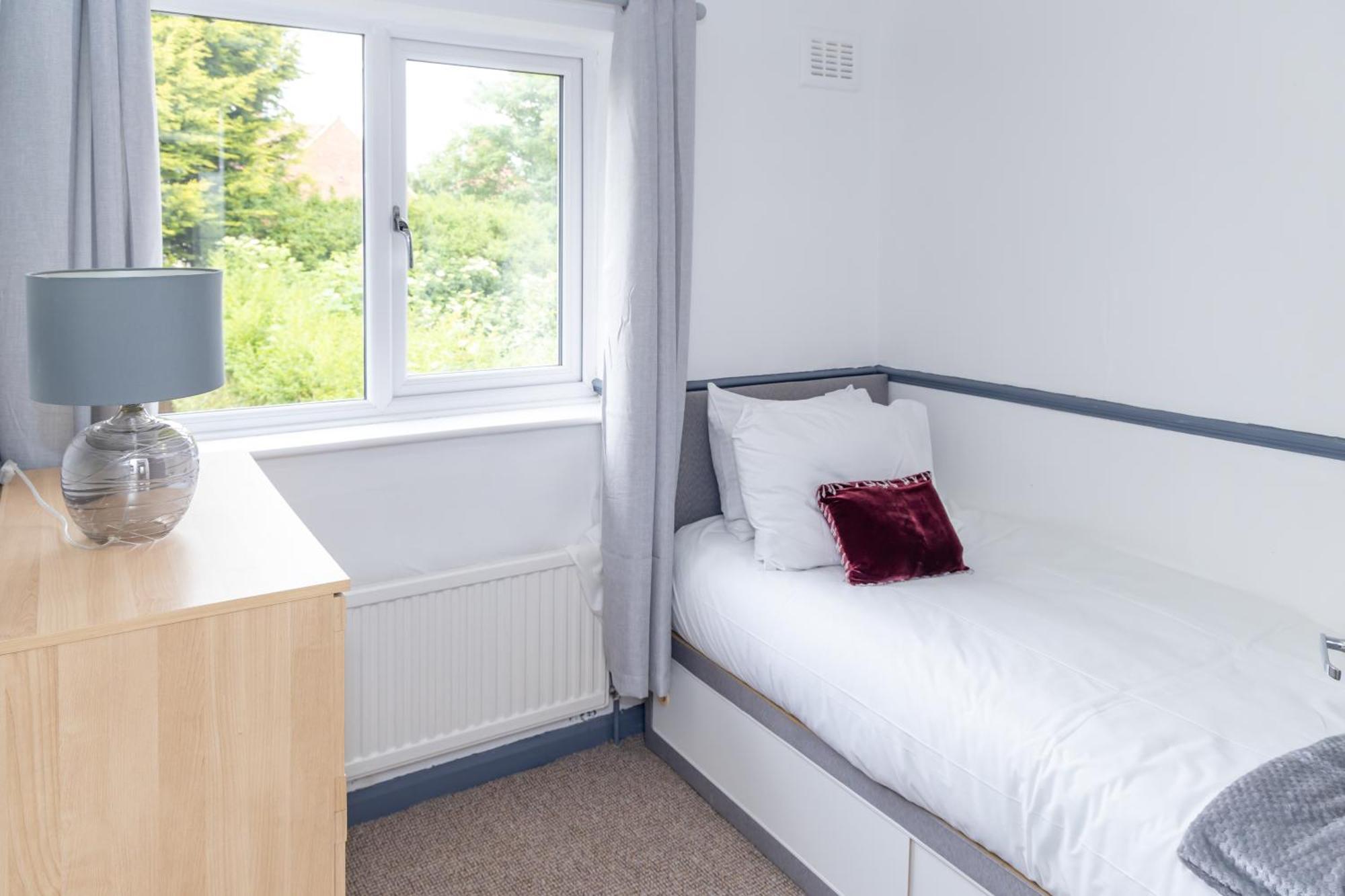 Aspley House Guest house *