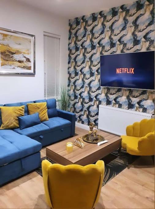 The Gold , Stylish Near Centre Apartment *