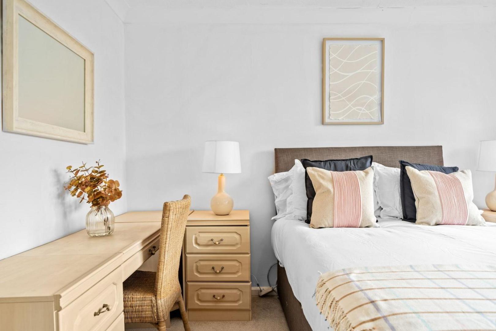 Spacious 5 Bedroom House *
