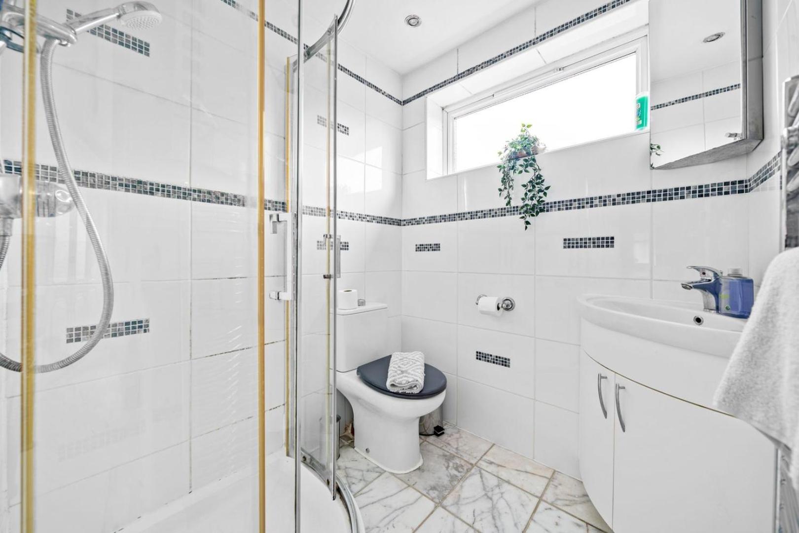 Spacious 5 Bedroom House * Nottingham