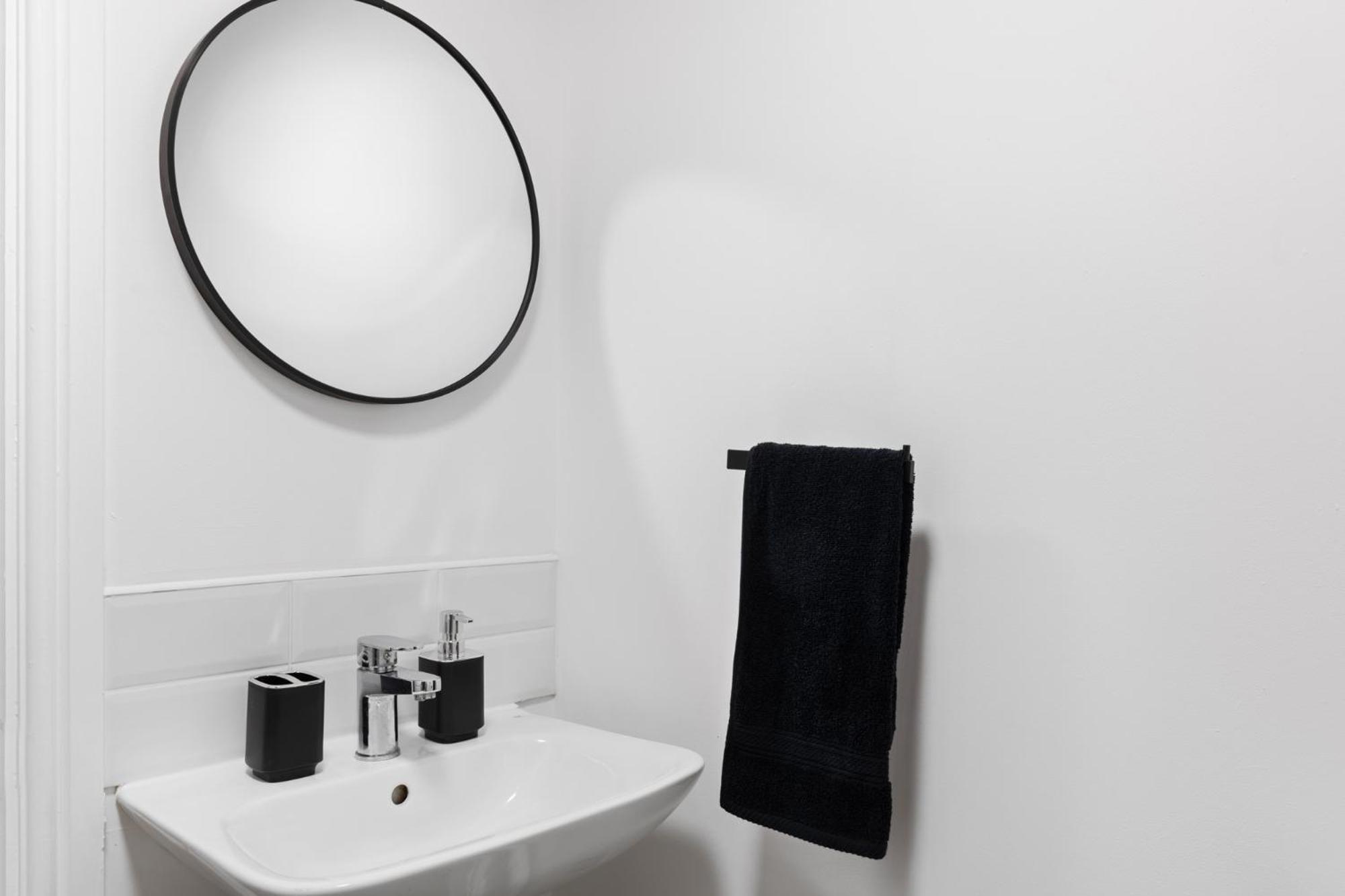 Luxury 2 Bed In Centre Apartment