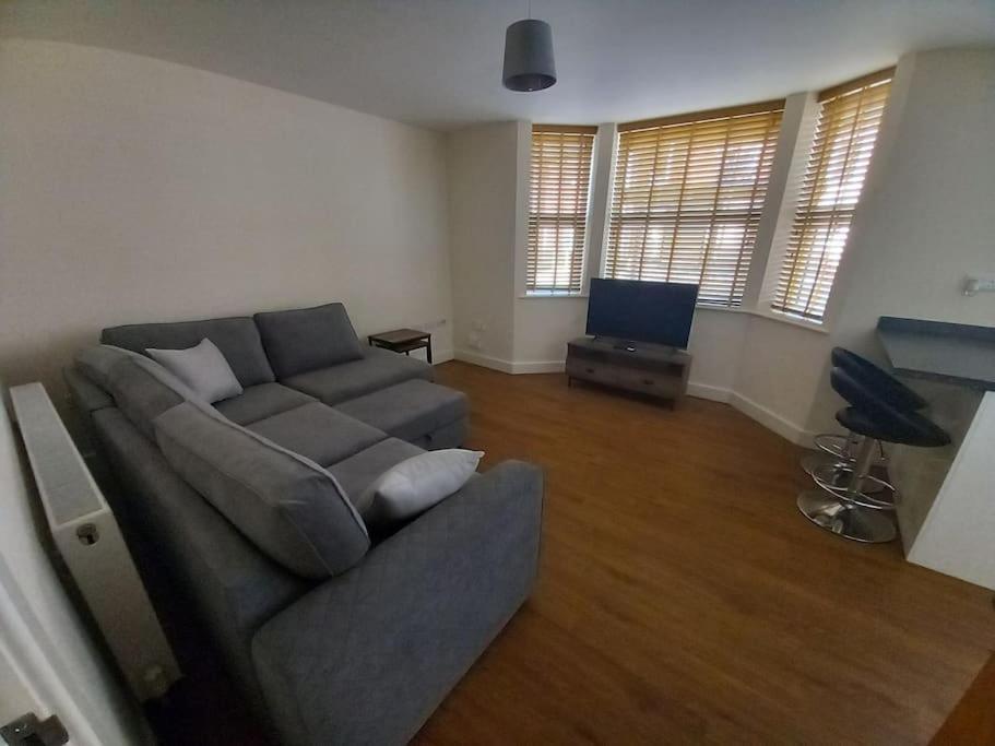 Apartment Comfortable And Spacious 2 Bedrooms Free Parking