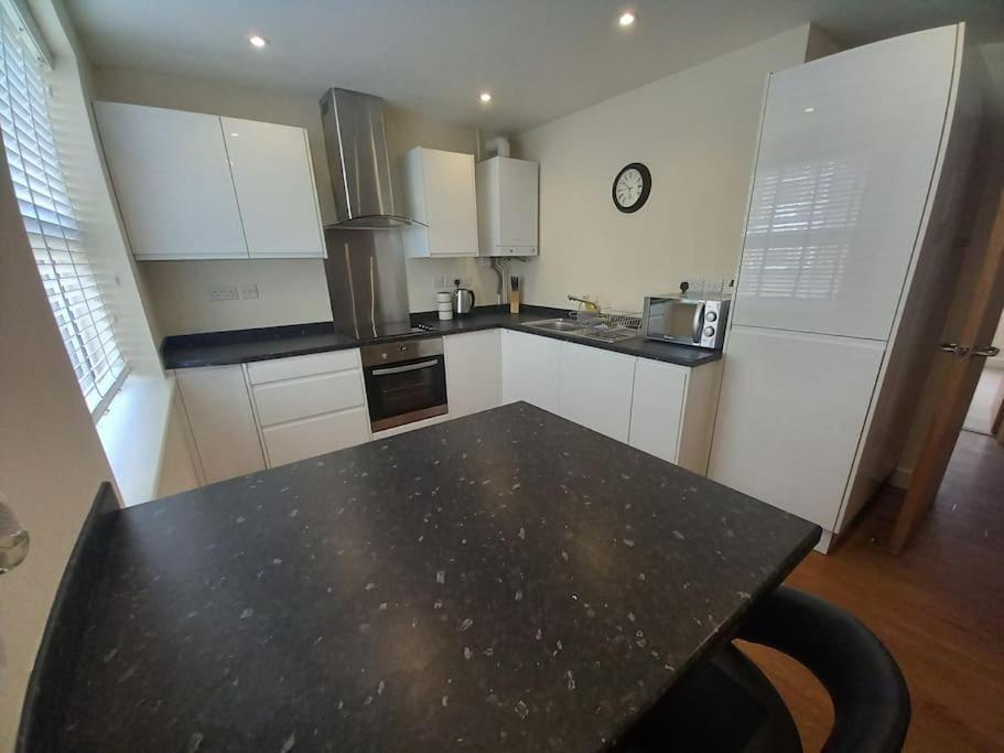 Comfortable And Spacious 2 Bedrooms Free Parking *