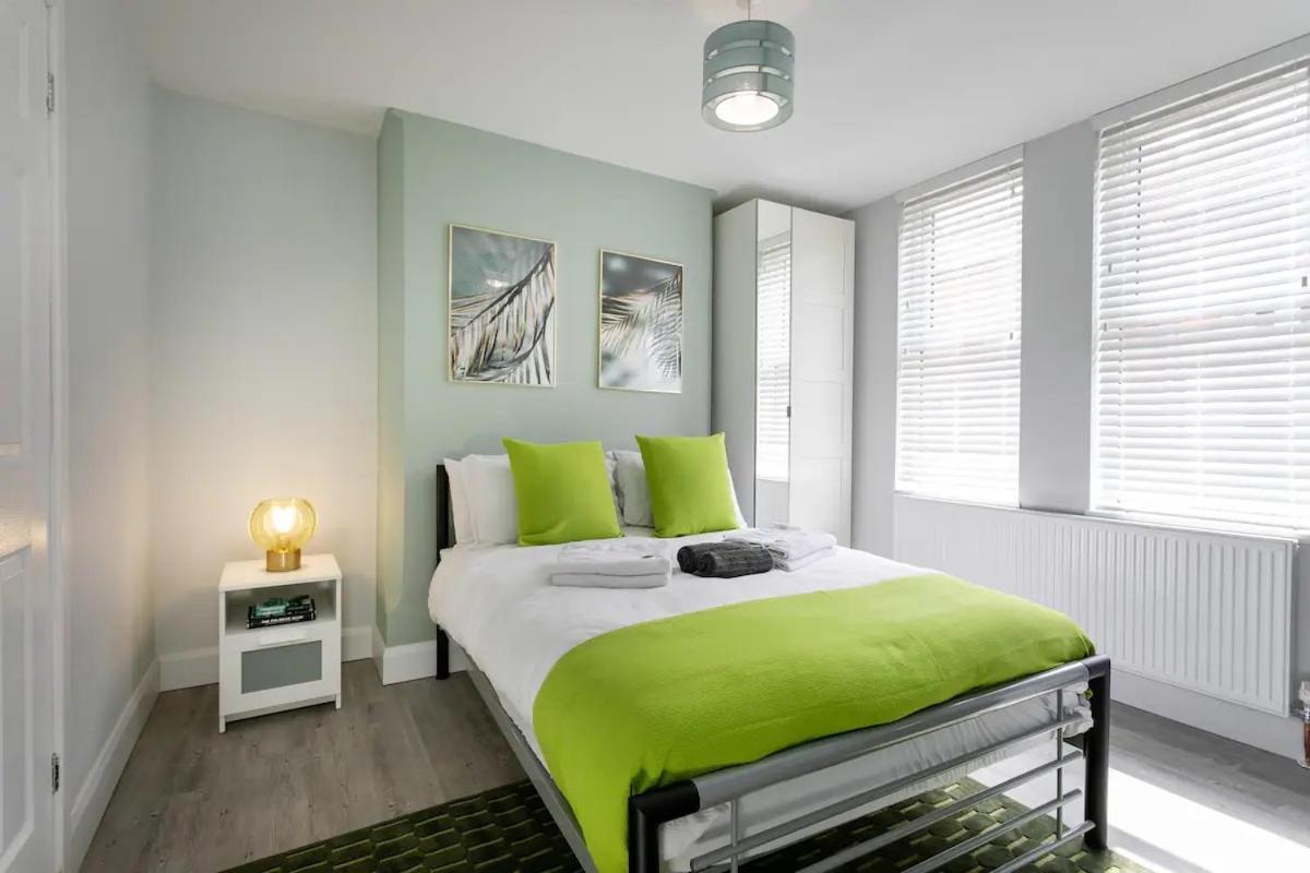 Apartment 2 - In Nottingham- Near Attractions And Dining Pass The Keys Nottingham