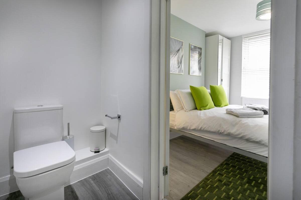Apartment 2 - In Nottingham- Near Attractions And Dining Pass The Keys