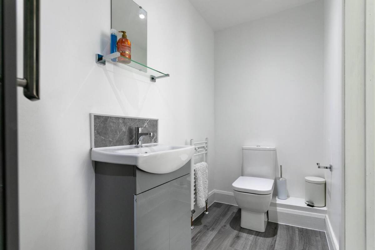 2 - In Nottingham- Near Attractions And Dining Pass The Keys Apartment *