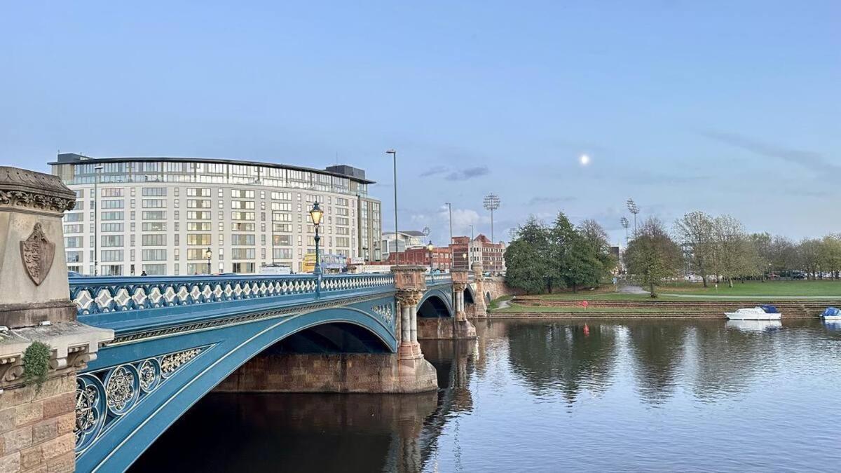 Apartment 2 - In Nottingham- Near Attractions And Dining Pass The Keys Nottingham
