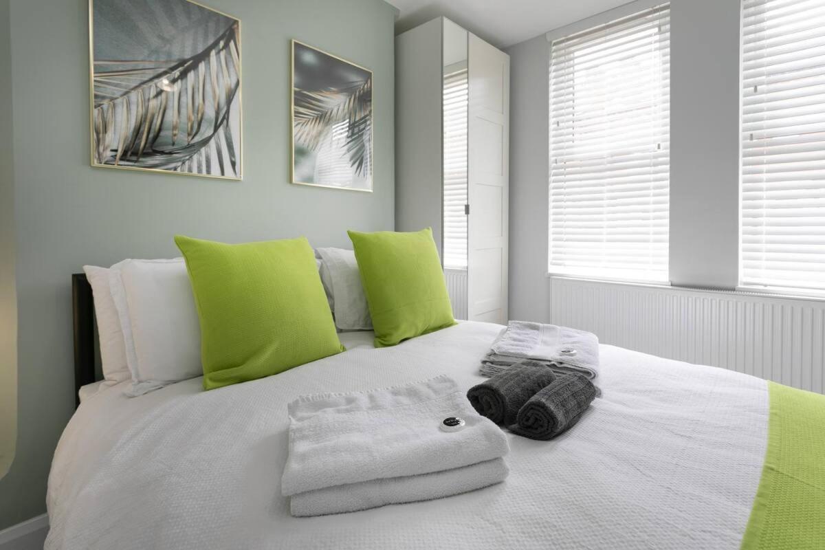 Apartment 2 - In Nottingham- Near Attractions And Dining Pass The Keys Nottingham
