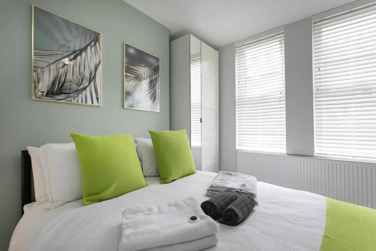 2 - In Nottingham- Near Attractions And Dining Pass The Keys