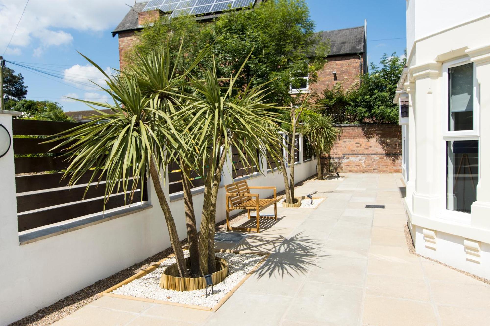 Modern Off Road Parking Spacious Double Bed 7