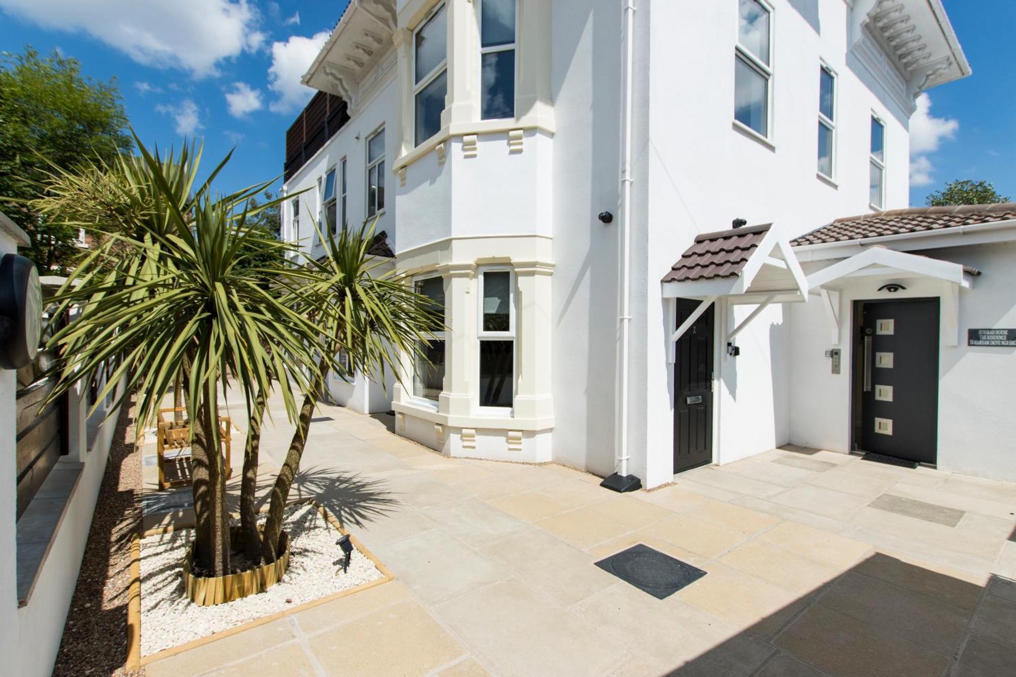Modern Free Parking Double Bed 5 *