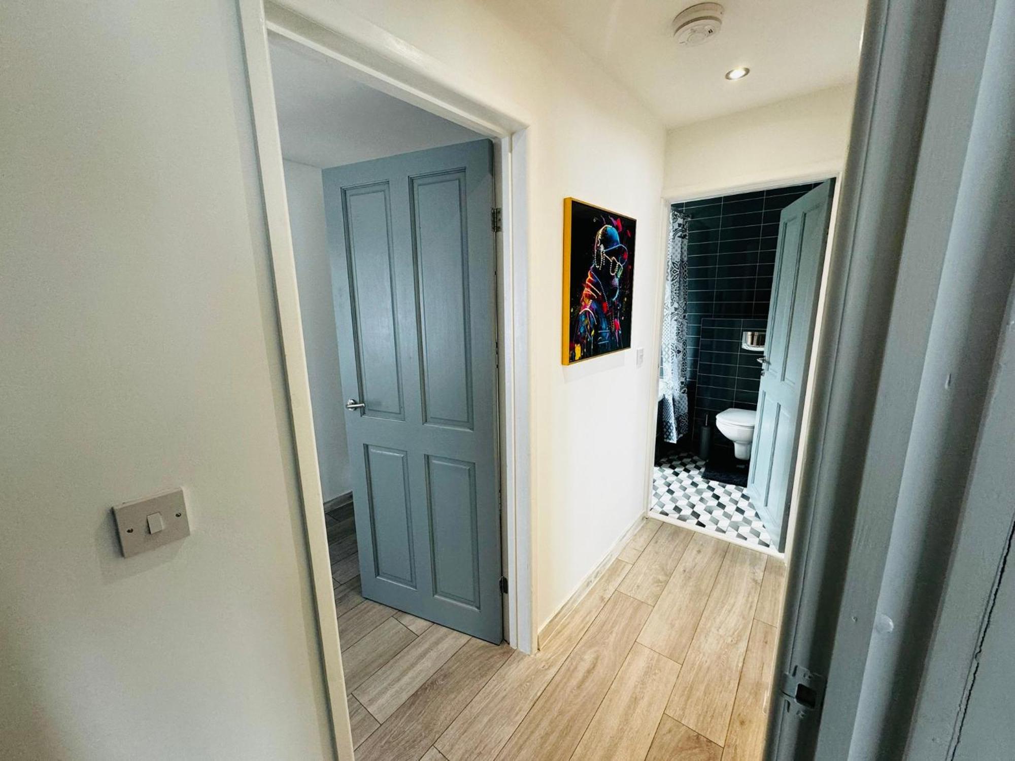 Strelley House 2- Spacious With Free Off-street Parking, Wifi 500mb & Netflix, Close To M1 Jct26 Family & Contractor Friendly Nottingham