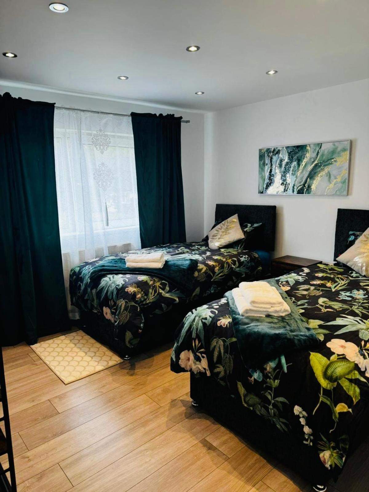 Strelley House 2- Spacious With Free Off-street Parking, Wifi 500mb & Netflix, Close To M1 Jct26 Family & Contractor Friendly Nottingham