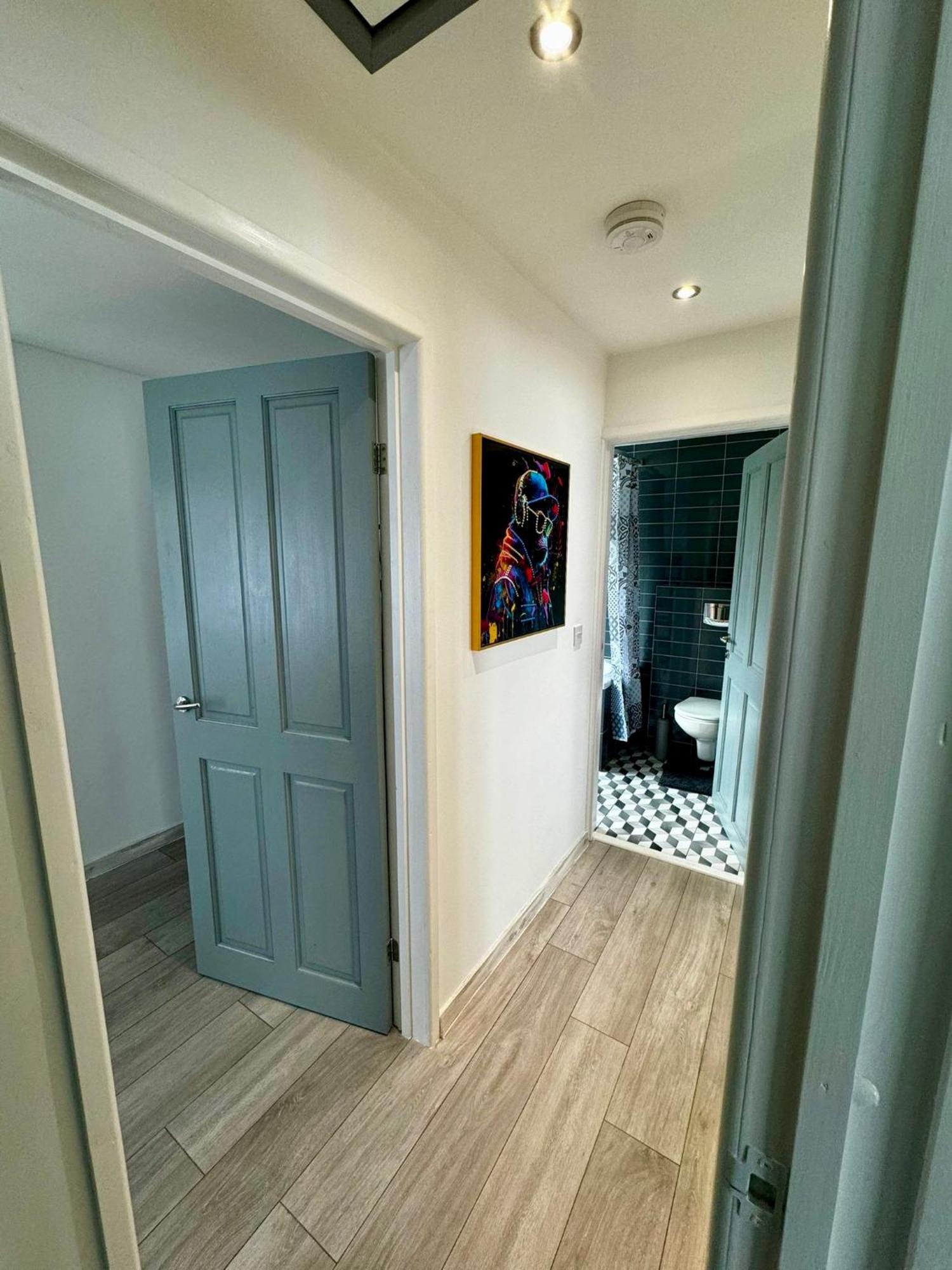 Strelley House 2- Spacious With Free Off-street Parking, Wifi 500mb & Netflix, Close To M1 Jct26 Family & Contractor Friendly * Nottingham