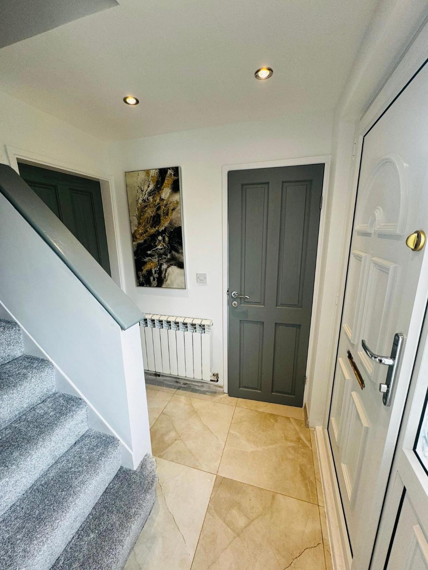 Holiday home Strelley House 2- Spacious With Free Off-street Parking, Wifi 500mb & Netflix, Close To M1 Jct26 Family & Contractor Friendly *