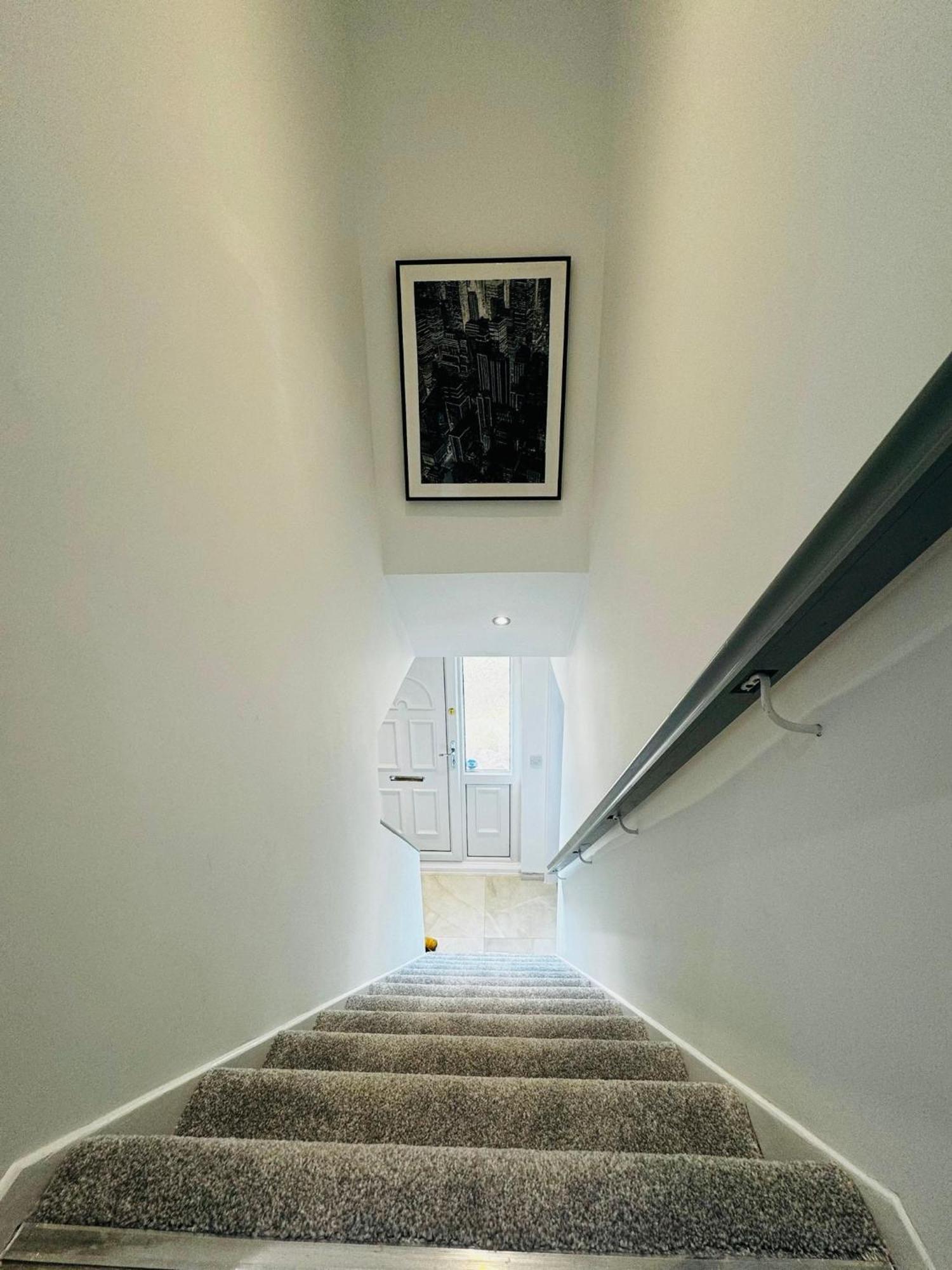 Strelley House 2- Spacious With Free Off-street Parking, Wifi 500mb & Netflix, Close To M1 Jct26 Family & Contractor Friendly Nottingham
