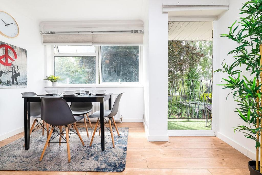 Cozy 3-bedroom Flat Opposite Forest Recreation Ground Apartment
