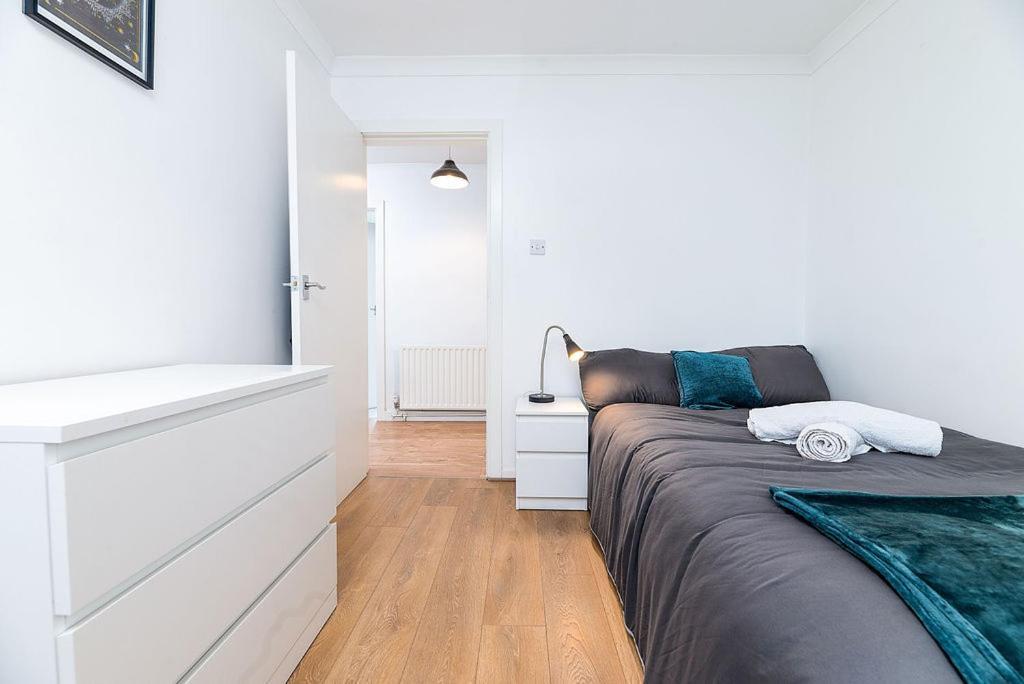 Apartment Cozy 3-bedroom Flat Opposite Forest Recreation Ground *