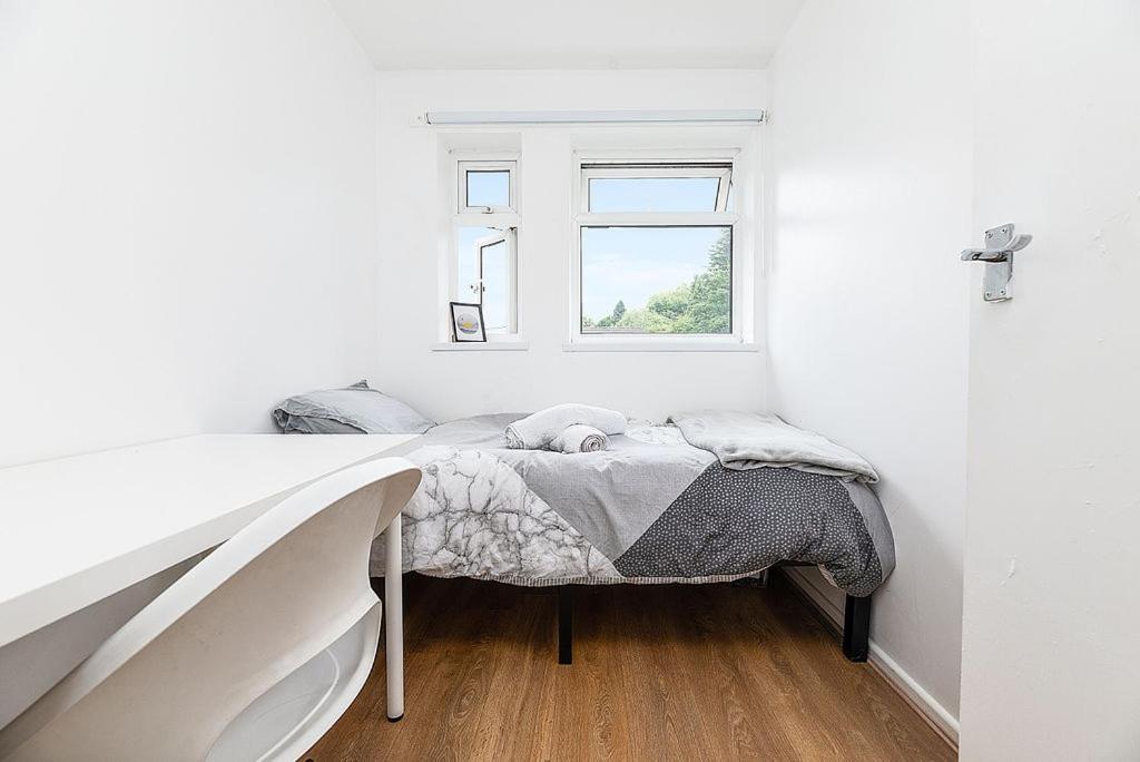 Cozy 3-bedroom Flat Opposite Forest Recreation Ground