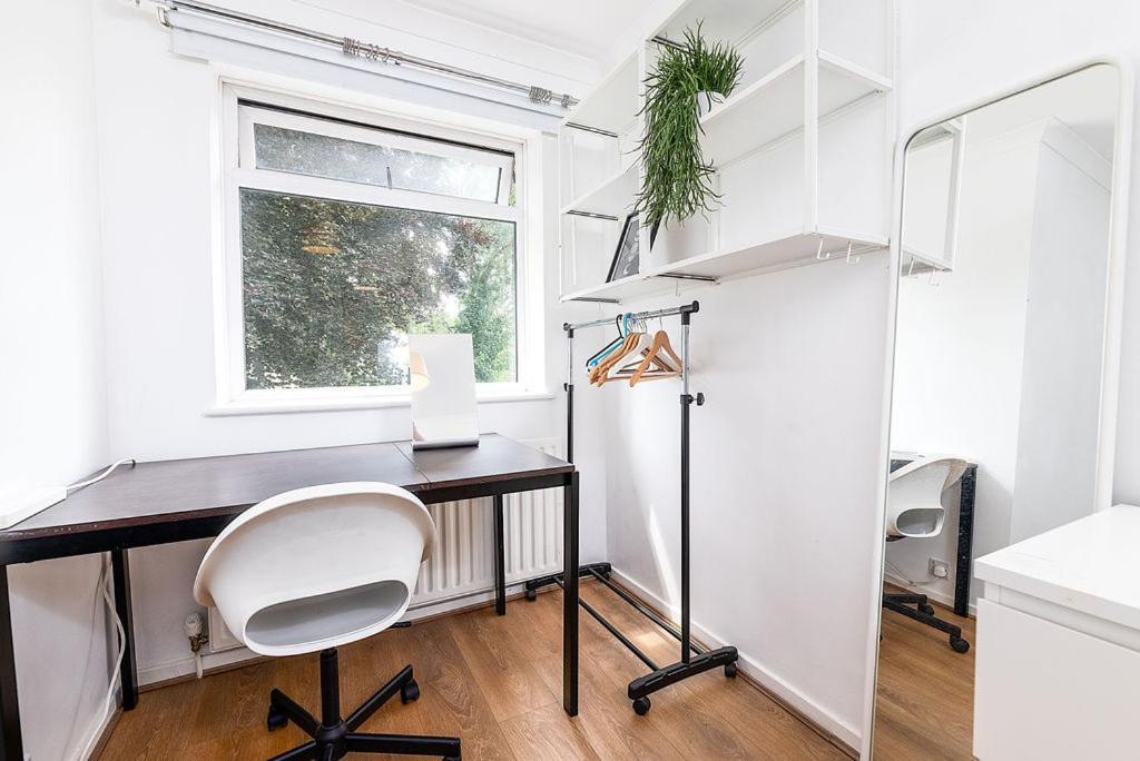 Cozy 3-bedroom Flat Opposite Forest Recreation Ground