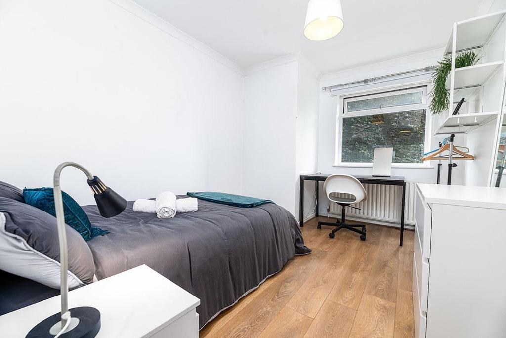 Cozy 3-bedroom Flat Opposite Forest Recreation Ground Apartment