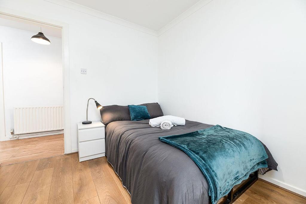 Apartment Cozy 3-bedroom Flat Opposite Forest Recreation Ground *