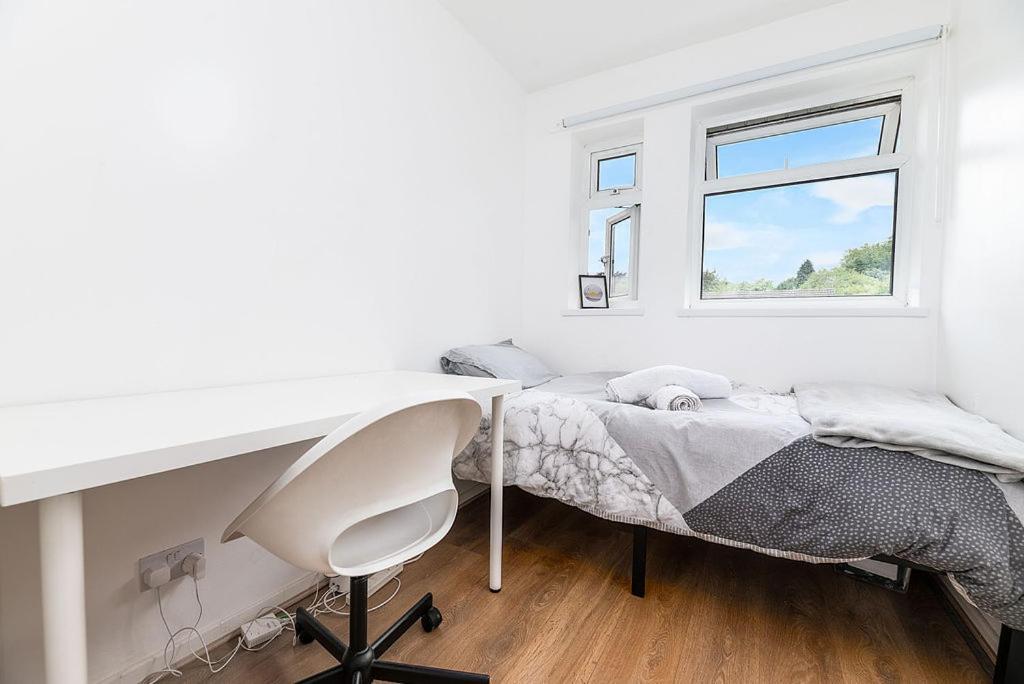 Apartment Cozy 3-bedroom Flat Opposite Forest Recreation Ground